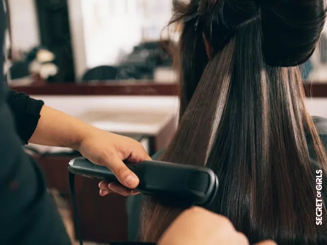 Hairstyle Trend 2022: "Glass Hair" Gives Your Hair An Incredibly Healthy Shine!
