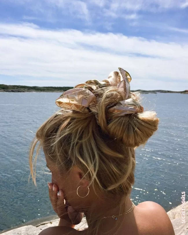 A fuzzy bun | Summer Hairstyles: How To Tie Up Hair At The Beach With Style According To Pinterest?