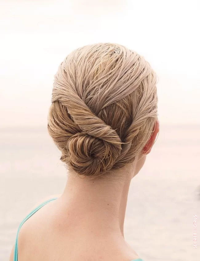 An original bun | Summer Hairstyles: How To Tie Up Hair At The Beach With Style According To Pinterest?