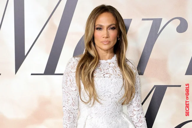 In 2023 Everyone Wants Butterfly Haircut Like Jennifer Lopez