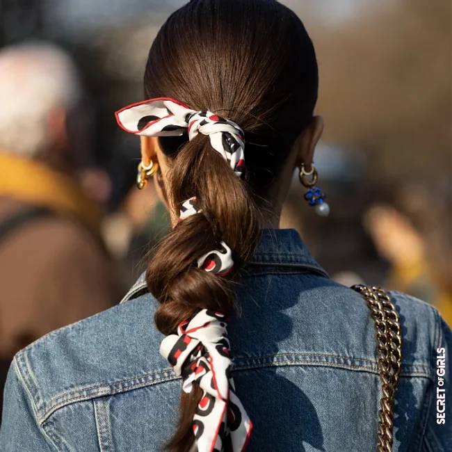 2. Trend: Hair towels | 3 Hair Accessories You can't Ignore in Spring 2023