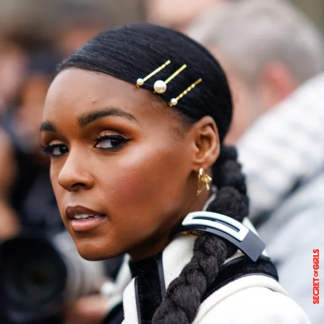 1.&nbsp; Trend: Hair accessories with pearls | 3 Hair Accessories You can't Ignore in Spring 2022