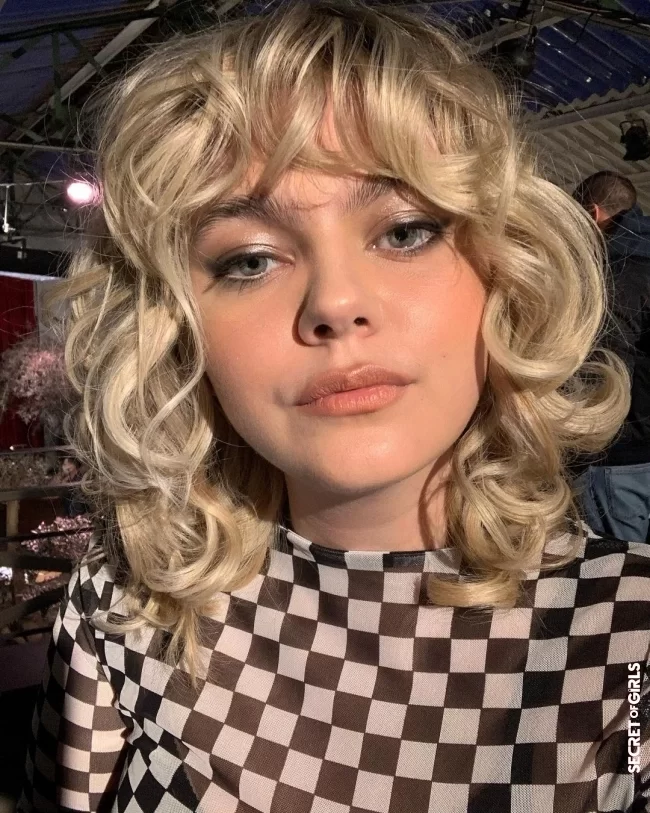 Louane: Shortened and totally curly hair, she is transformed… Her vintage cut from the 70s creates the buzz