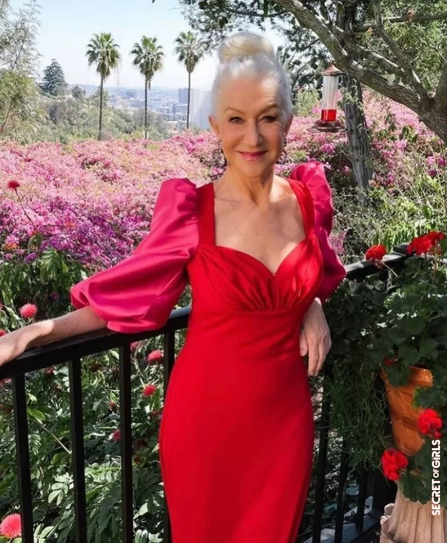 The gaudy dresses and eye-catching jewelry go perfectly with the elegant and simple trend hairstyle | Trendy hairstyle: Helen Mirren wears a high bun when she is over 70