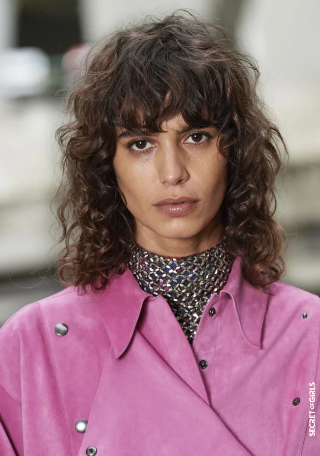 1. Medium length hair with curls | Medium-Length Hair Is Boring? Not If You Choose One Of These Three Hairstyle Trends In Fall 2021
