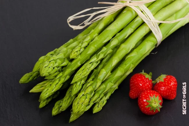 Superfood Diet: 3 Recipes For Asparagus With Strawberries