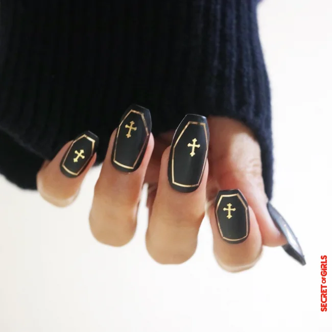 3. Halloween manicure: `Witch claws` | Halloween Manicure: Black Nail Polish Is So Eerily Beautiful (And Versatile)