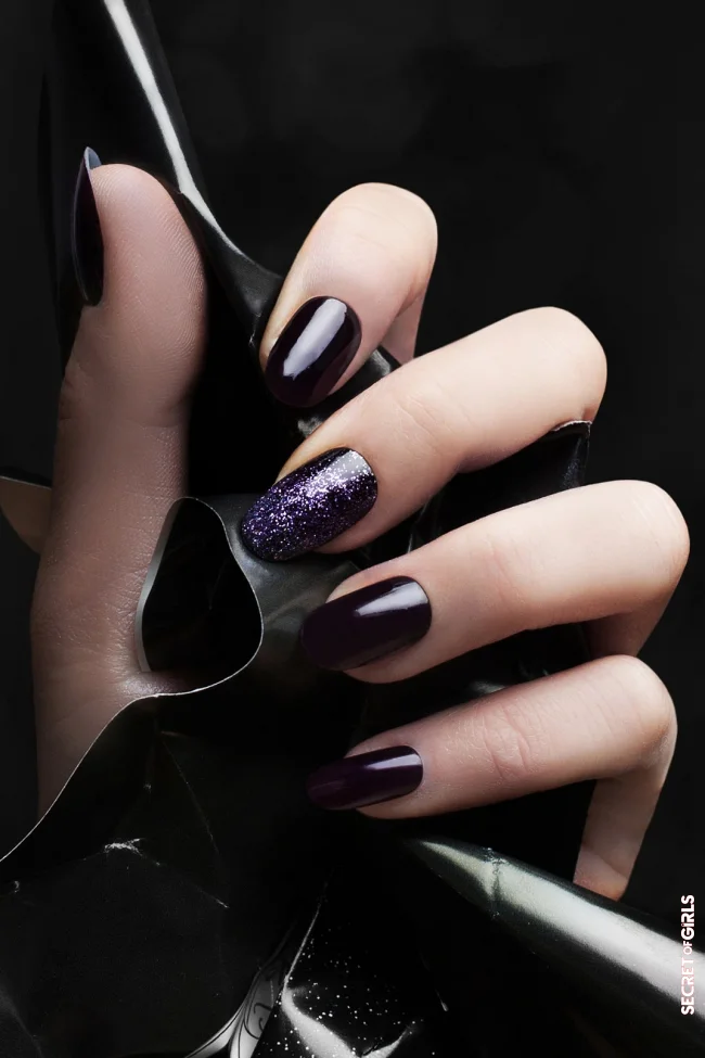Halloween Manicure: Black Nail Polish Is So Eerily Beautiful (And Versatile)