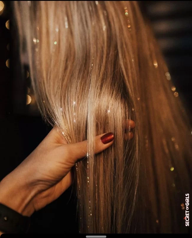 Tinsel hair make sparks on social networks | Do You Dare This Slightly Kitsch Hair Trend That Buzzes?