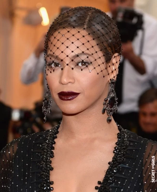 Beyonc&eacute; opts for a transparent veil | Beyonce's most beautiful hairstyles
