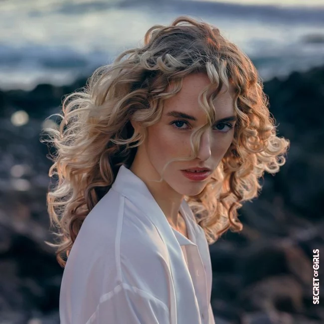 Opulent curls by Jean Louis David | Spring-Summer 2022 Hairstyle Trends