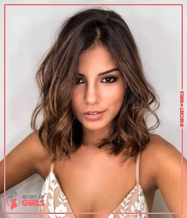 23. Messy and Wavy | 40 Medium Bob Haircuts That Are Blowing Up In 2020