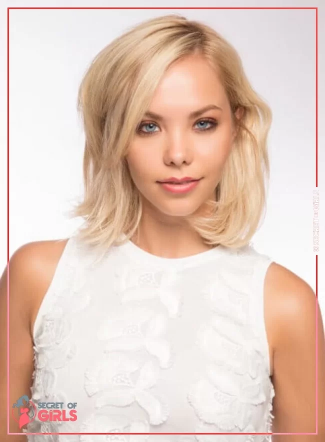 39. Blonde&nbsp;Layered Bob | 40 Medium Bob Haircuts That Are Blowing Up In 2020
