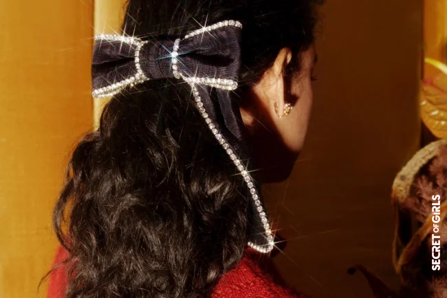 Retro Hair Accessories Are The Fashion Trend With Great Forces In Autumn 2023