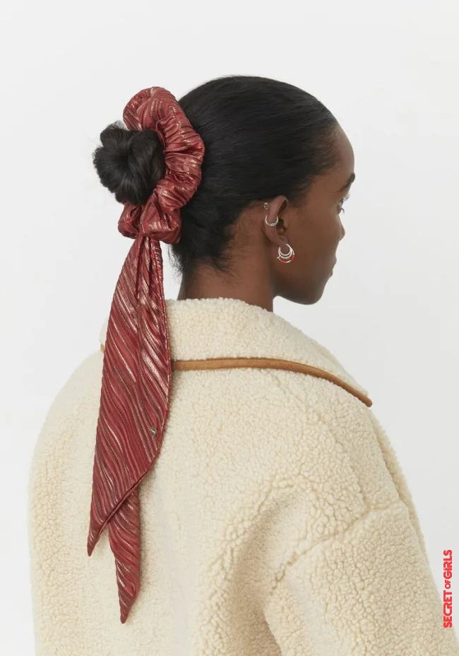 3. Scrunchies | Retro Hair Accessories Are The Fashion Trend With Great Forces In Autumn 2023