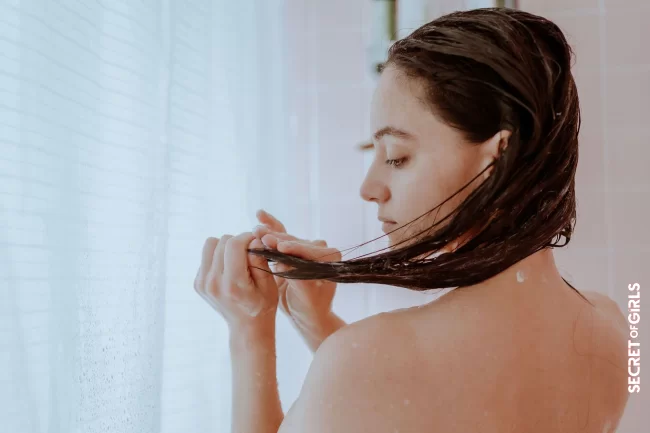 Applying your conditioner incorrectly | Hair Tips: 9 (Too) Often Mistakes That Make Hair Oily