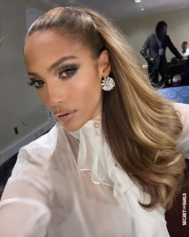 Volume trick: The trend hairstyle Wavy Ponytail by Jennifer Lopez makes the hair look full and healthy | Jennifer Lopez makes the wavy ponytail the new trend hairstyle!