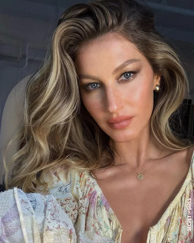 Model Gisele B&uuml;ndchen with naturally set highlights | Spring hair trend: “Root Melt Balayage” à la Hailey Bieber is all the rage now