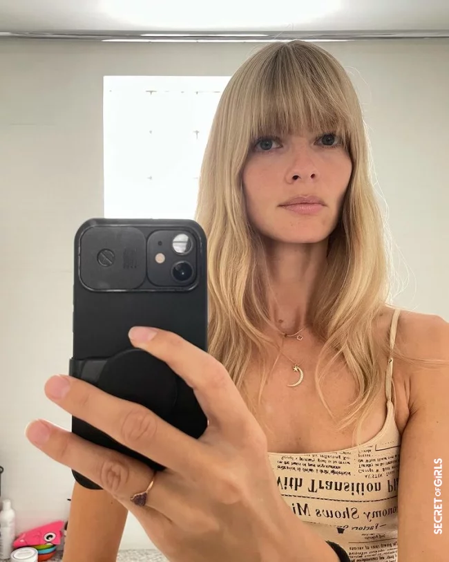 Birkin Bangs are also very popular as a hairstyle trend among today's stars - model Julia Stegner wears them... | Hairstyle Trend 2023: Birkin Bangs are Very Popular as Bangs
