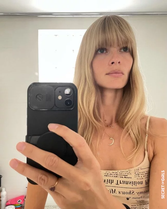 Birkin Bangs are also very popular as a hairstyle trend among today's stars - model Julia Stegner wears them... | Hairstyle Trend 2022: Birkin Bangs are Very Popular as Bangs