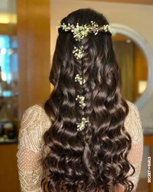 Golden middle flower braid | New Trendy Hairstyle: "Flower Braid" Hairstyle Will Revive Our Spring